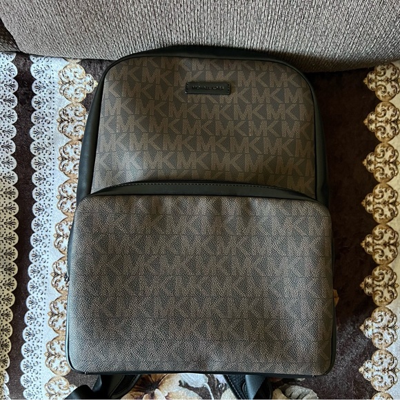 MICHAEL KORS Signature Canvas Everett Large Adjustable Padded Straps Backpack - Picture 6 of 16